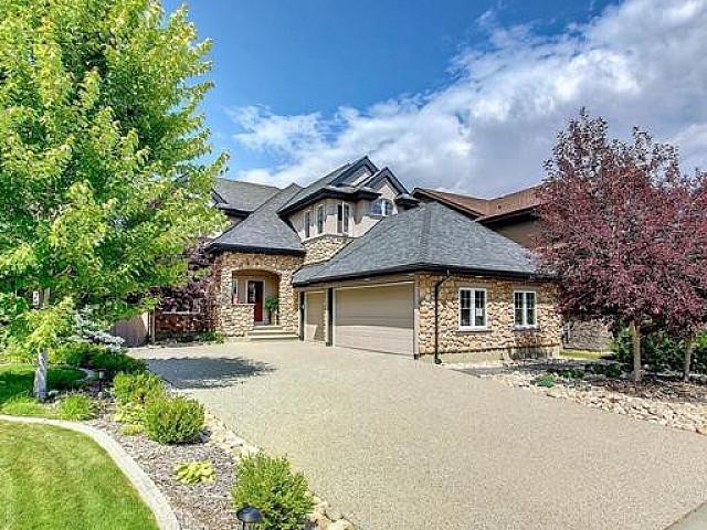 Walkout Basement Backing Onto Ravine 1222 Chahley Ld Nw