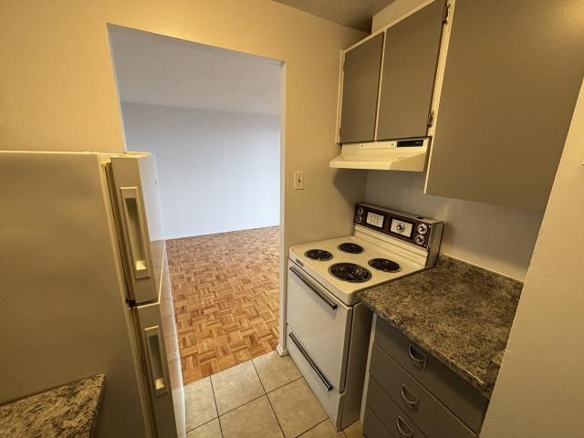 Walkley Square Apartments 1 Bedroom Apartment for Rent at 1245 Walkley Rd, Ottawa, ON K1V 9S5 Ridgemont