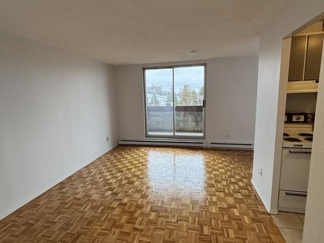 Walkley Square Apartments 1 Bedroom Apartment for Rent at 1245 Walkley Rd, Ottawa, ON K1V 9S5 Ridgemont