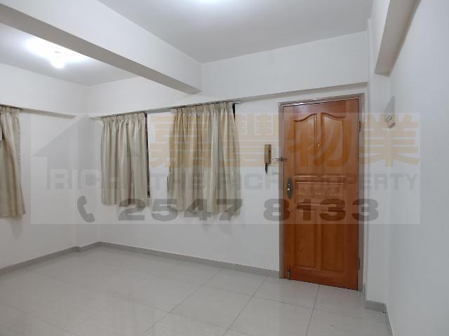 Walkup Apartment – Simple renovated