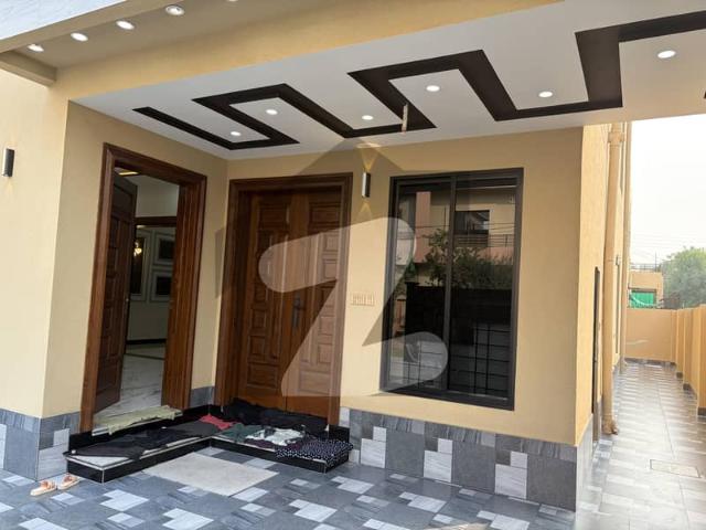 Wapda town big and beautiful house is available for sale