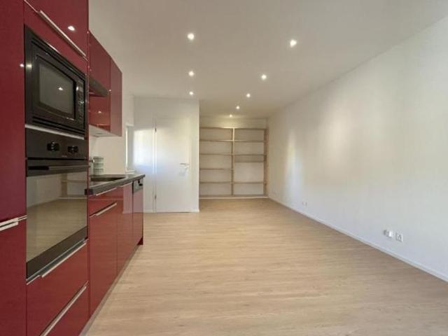 Warehouse for rent in La Tour de Trême 42 m² | dreamo. Ch