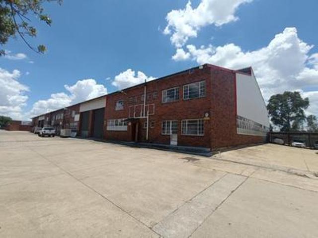 warehouse of 710 m² to let in robert.