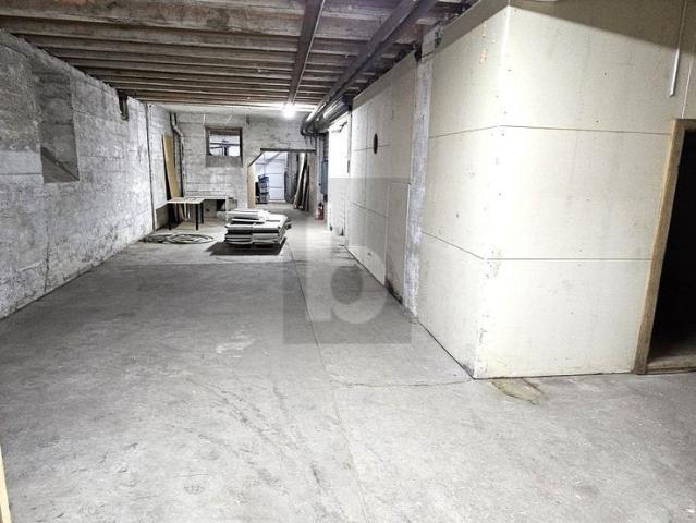 Warehouse with 5 rooms for rent in Etzgen 350 m² | dreamo. Ch