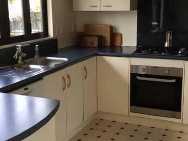 Warm and modern in Thames