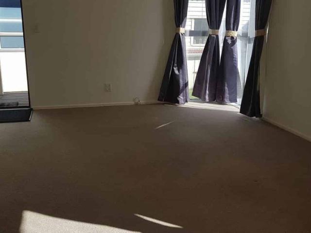 Warm and private home, on the flat, handy location