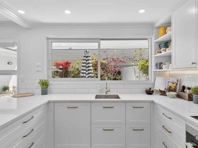Warm and Sunny Home In Merivale