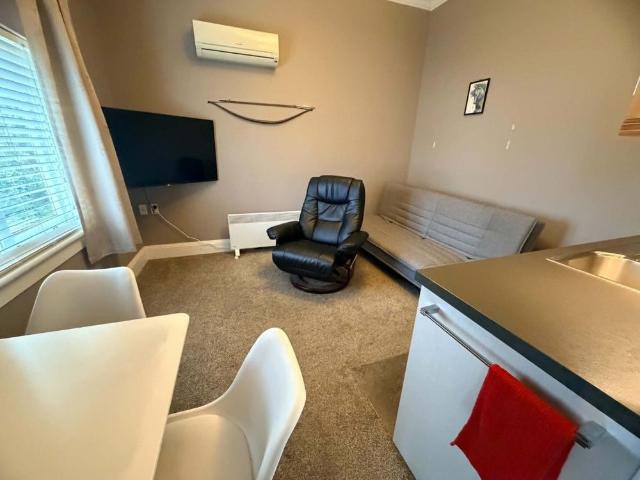 Warm & Comfortable 1 Bedroom Unit – Internet Included!