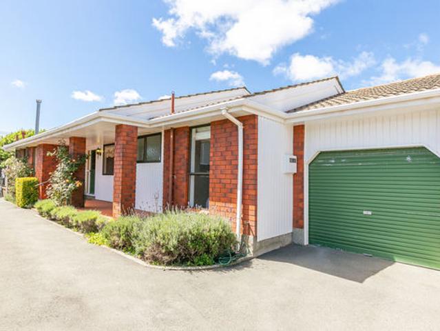 Warm, sunny & centrally located