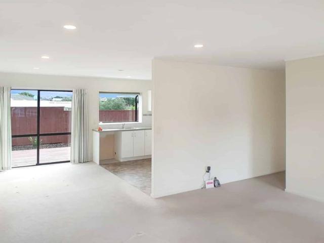Warm & sunny 3 bdrm
