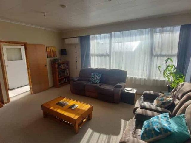 Warm & Sunny 3 Bedroom Home in Prime Kamo West School Zone