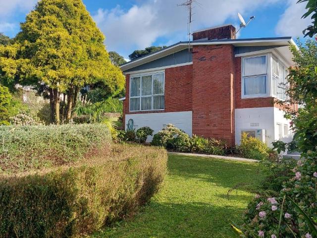 Warm & Sunny 3 Bedroom Home in Prime Kamo West School Zone