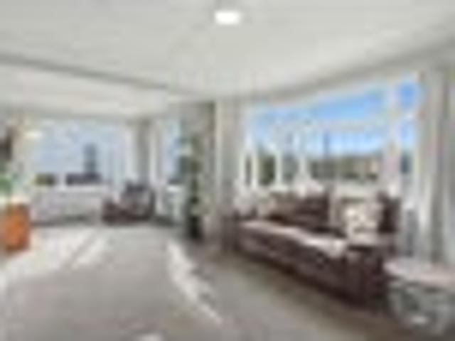 Warm, Spacious and Perfectly Positioned