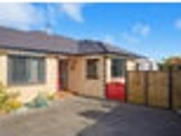 WARM, WELCOMING & WONDERFULLY LOCATED