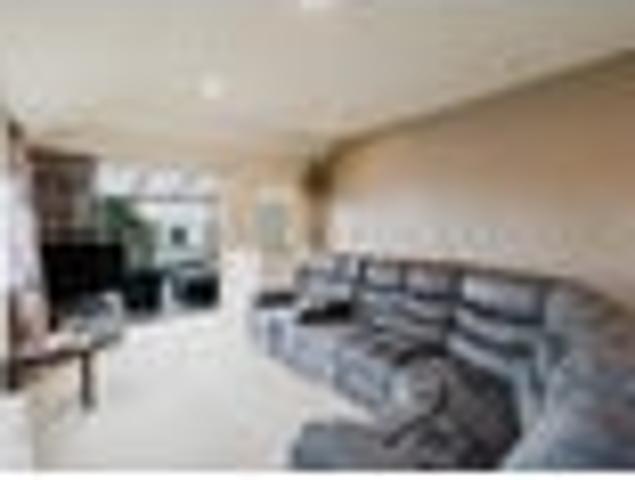 Superior Townhouse with Dual Street Access