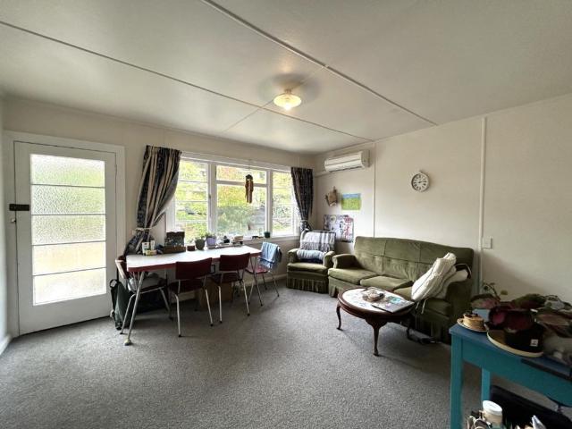 Warm 1 Bedroom + Office Home Close to Nelson City