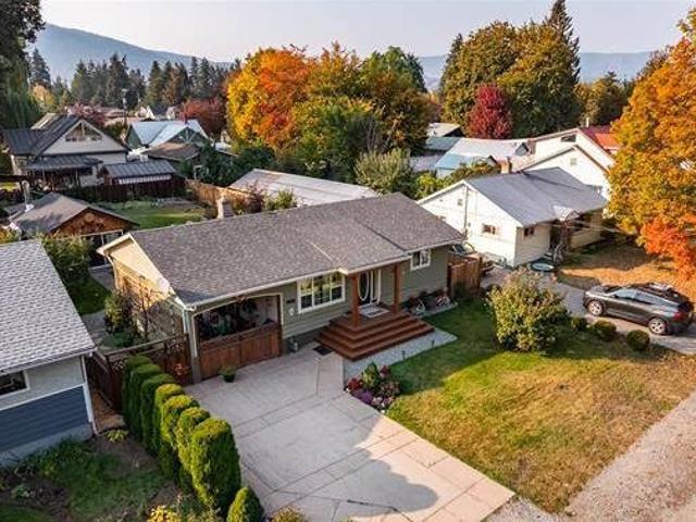 Warm 3 Bedroom 2 Bathroom Home