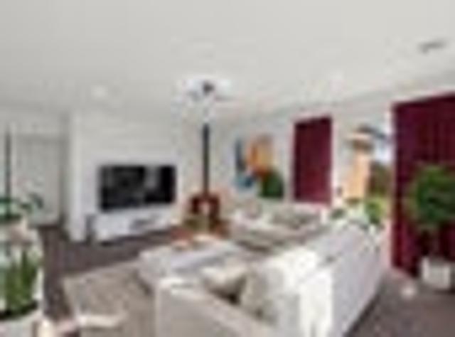 Warmth, Space and Easy Living in Hei Hei