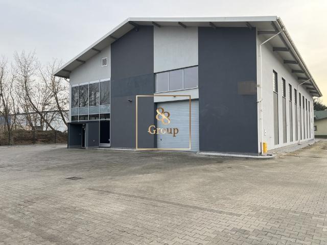 Magazyn 820m2 z biurem, wysokie składowanie, parking