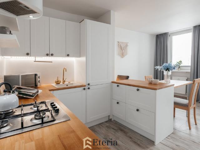 Stylowa kawalerka 25 m² z doskonałym światłem i nowoczesną kuchnią