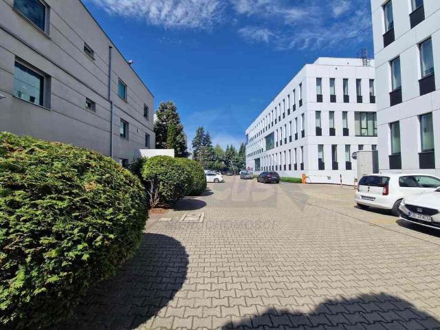 Nowoczesny biurowiec 447 m² z parkingiem na Ursynowie