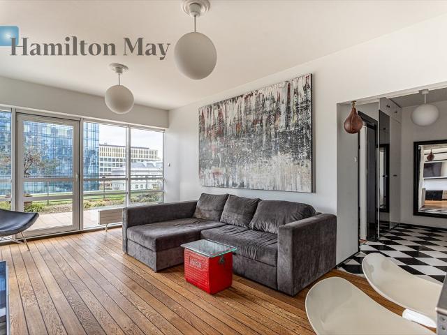 Luksusowy apartament z tarasem i parkingiem w centrum