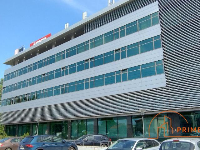 Biuro 194 m2 w cichej lokalizacji z dużym parkingiem