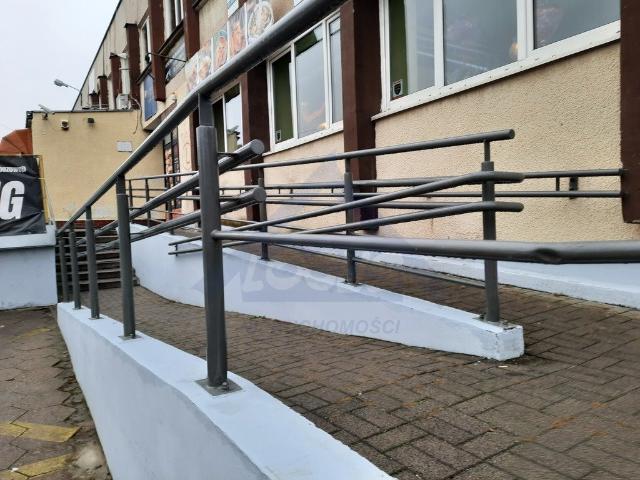 Przestronny lokal usługowy 270 m2 z klimatyzacją i parkingiem