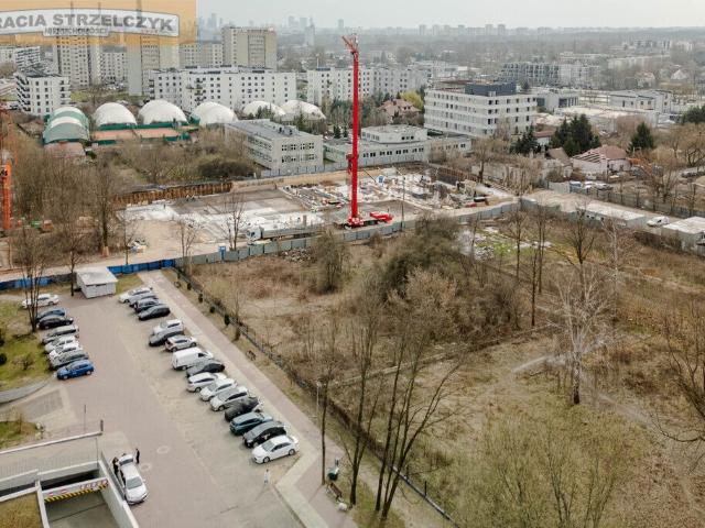 Działka inwestycyjna 2401 m² z potencjałem rozbudowy