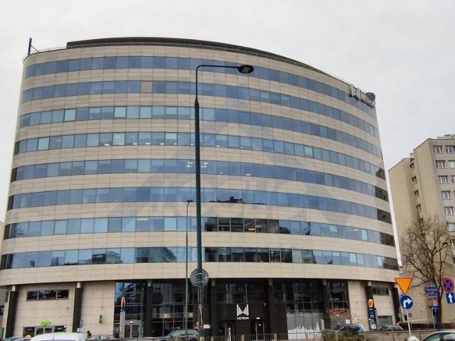 Lokal usługowy 336 m2 z parkingiem, blisko metra