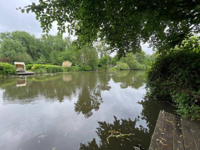 RESERVIERT * Wasserzugangsgrundstück in Ochsenwerder mit Altbestand