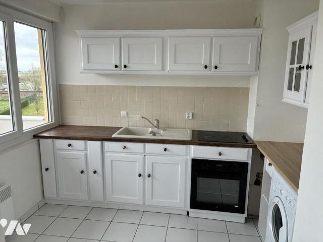 Wattignies, résidence Boileau, T2 42 m2, 3eme, cuisine équipée, balcon, stat. 560€ et 90€ ch