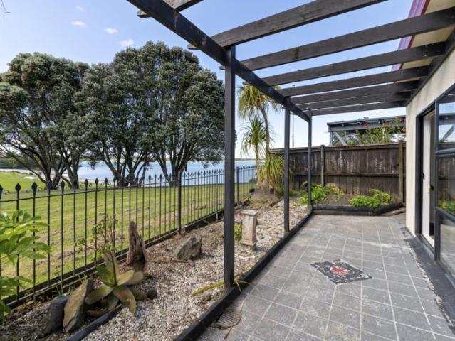 wattle downs, 3 bedrooms