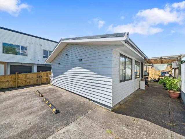 wattle downs, 3 bedrooms