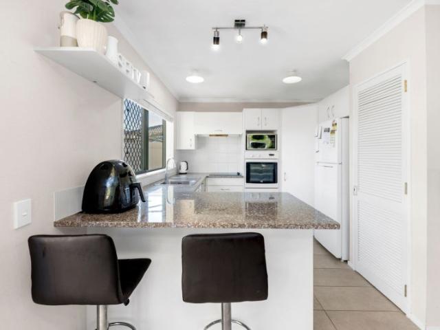 wattle downs, 2 bedrooms