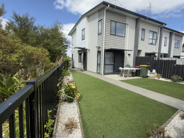 wattle downs, 2 bedrooms