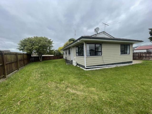 wattle downs, 4 bedrooms