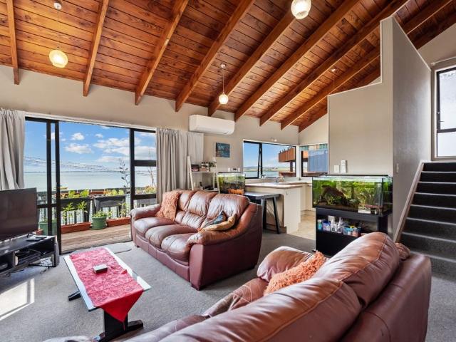 Water front Two Bedroom in Onerahi