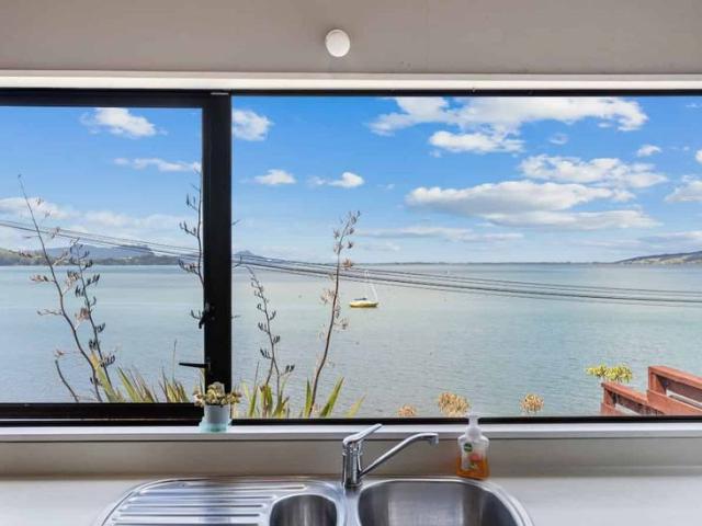 Water front Two Bedroom in Onerahi