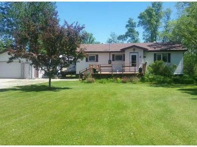 Water front Cottage for sale on Winnipeg River Lac Du Bonnet