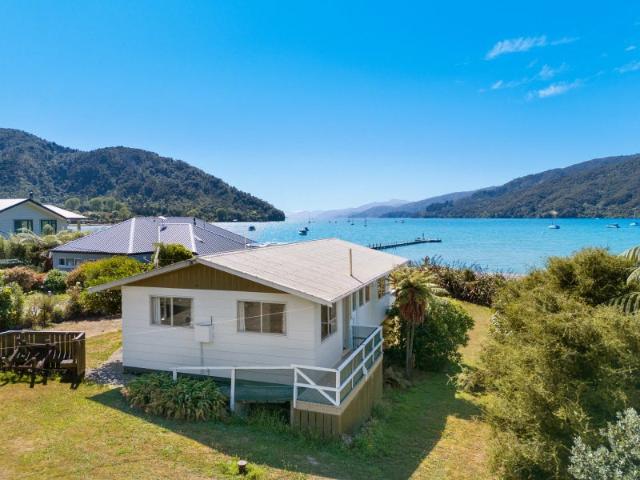 Waterfront, Mooring, Stunning Views!