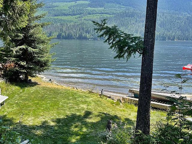 Waterfront @ Barriere Ridge Resort!