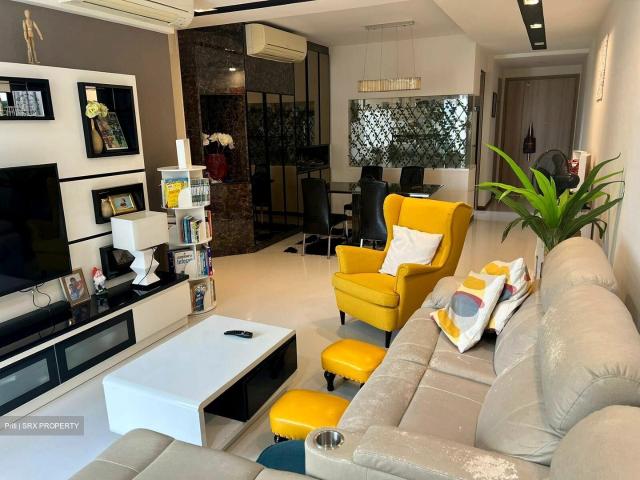 Waterfront Gold D16, Condominium
