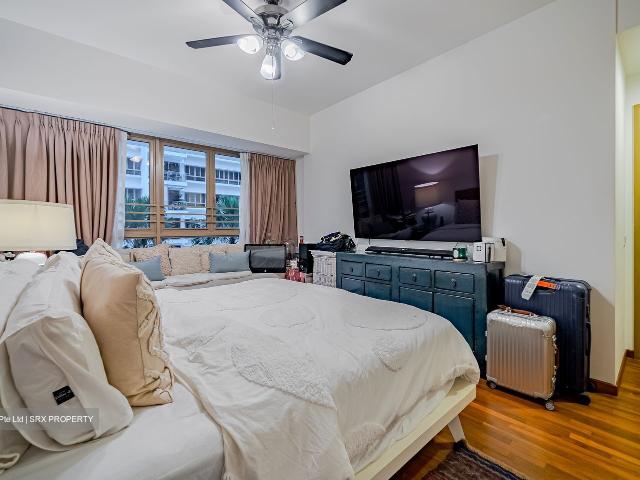 Waterfront Gold D16, Condominium
