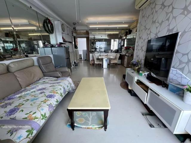 Waterfront Gold D16, Condominium