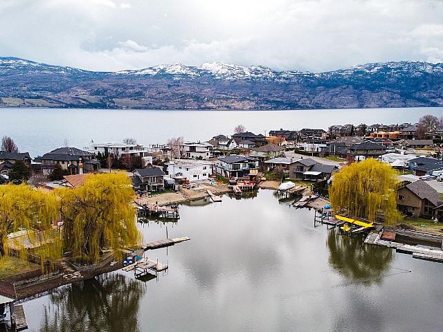 Waterfront Home In Greenbay On Okanagan Lake!