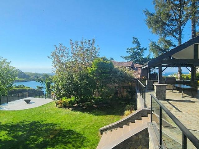 Waterfront Home In Saxe Point Esquimalt
