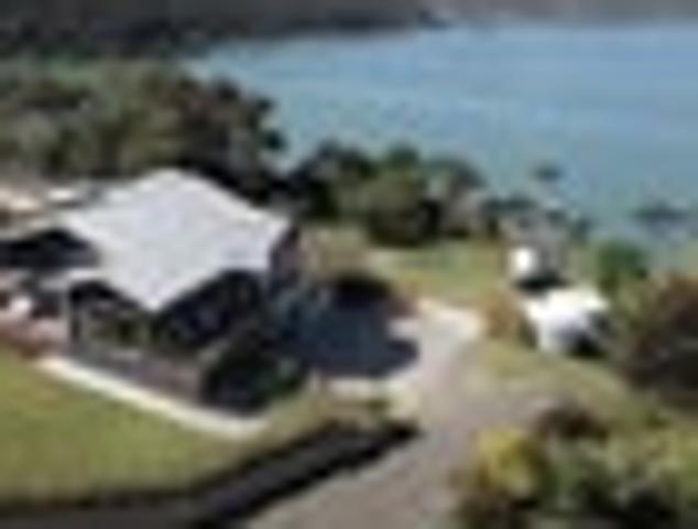 WATERFRONT IN WHANGAROA WITH SLEEP OUT