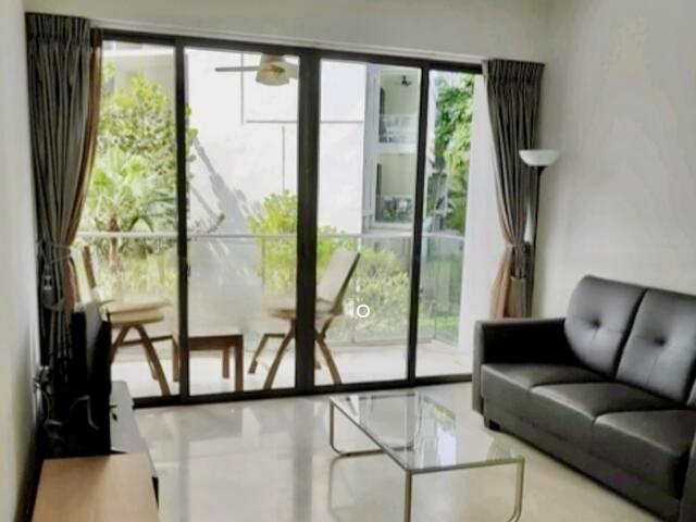 Waterfront Isle D16, Condominium