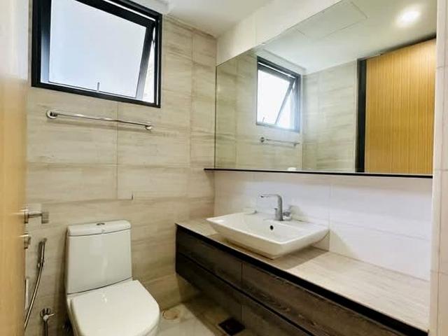 Waterfront Isle D16, Condominium